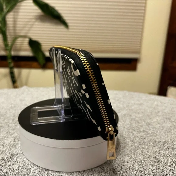 New “a new day” PURRfect convertible wallet -Cheetah print -crossbody loops NWOT - Picture 4 of 12